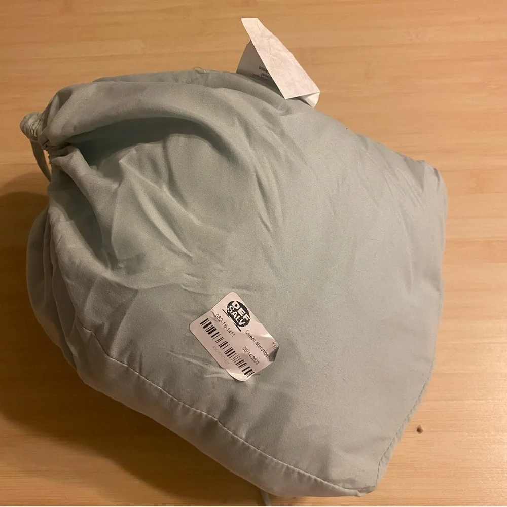 Room Essentials new microfiber queen mint green sheet with drawstring bag